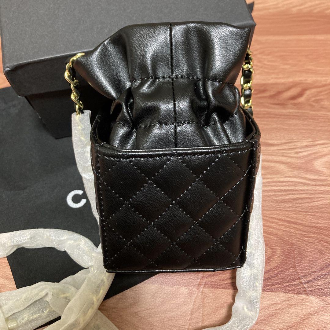 CHANEL ノベルティ チェーン立体ポーチ