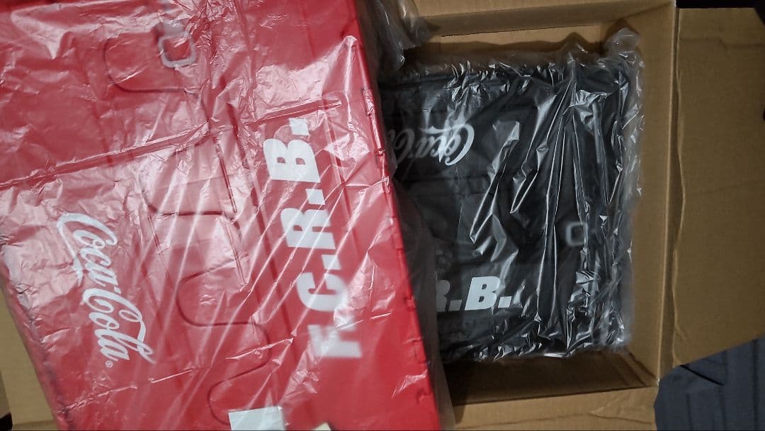 FCRB コカコーラ コンテナ セット 新品未使用 タグ付き♪ FCRB コカコーラ コンテナ セット 新品未使用 タグ付き♪