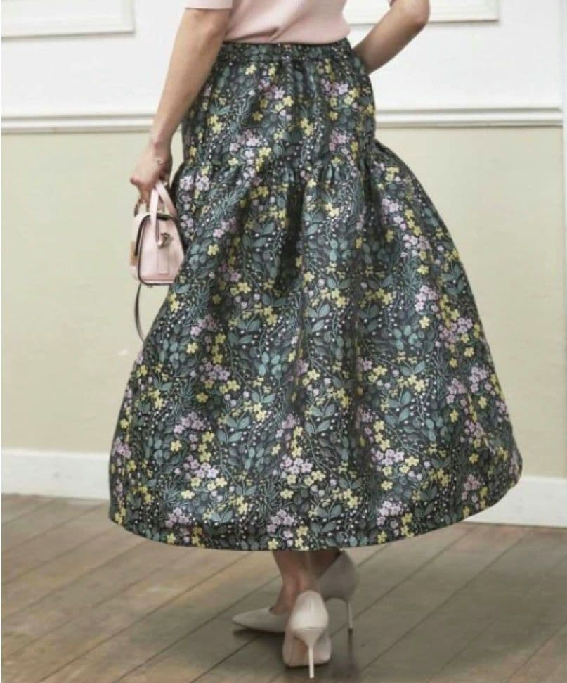 【極美品】セブンテン バイ ミホカワヒト ♡ ラッフルジャガードスカート M 極美品】セブンテン バイ ミホカワヒト ♡ ラッフルジャガード