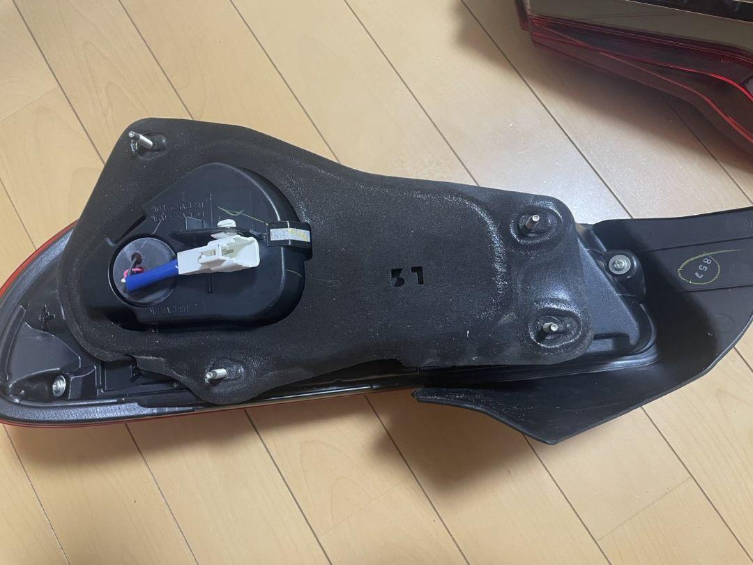 86後期型 純正テールランプ