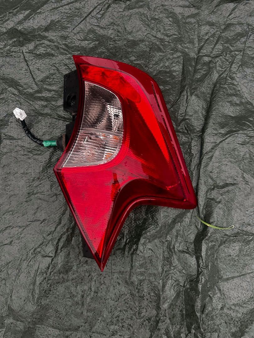 日産ノートE12NISMO テールランプ テールライト DBA-E12 日産ノートE12NISMO テールランプ テールライト DBA-E12
