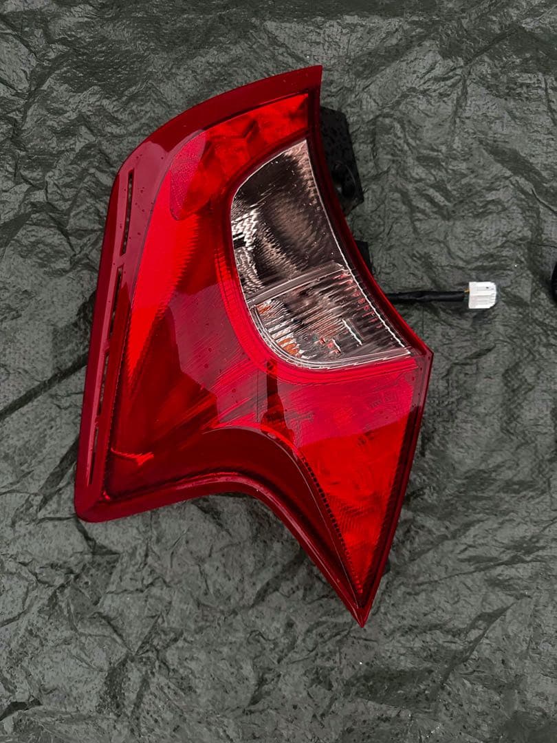 日産ノートE12NISMO テールランプ テールライト DBA-E12 日産ノートE12NISMO テールランプ テールライト DBA-E12
