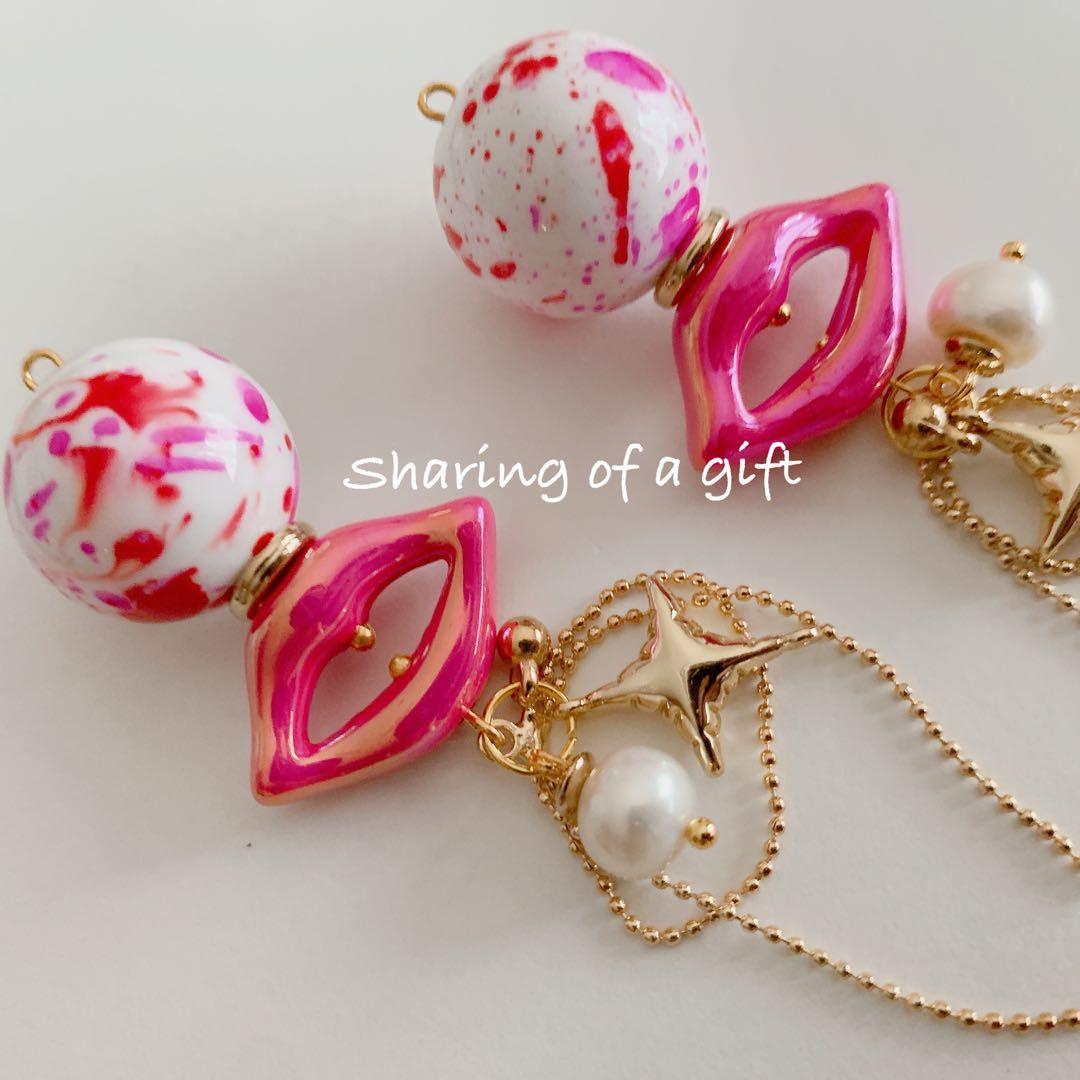 ピンクのリップピアス