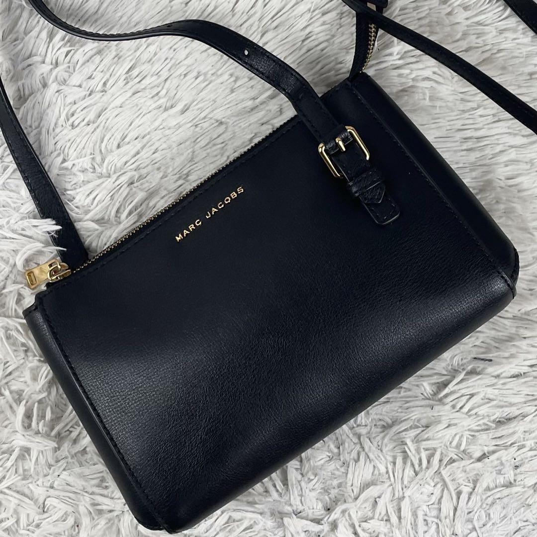 美品 マークジェイコブス レザー ショルダーバッグ ロゴ金具 斜め掛け ブラック