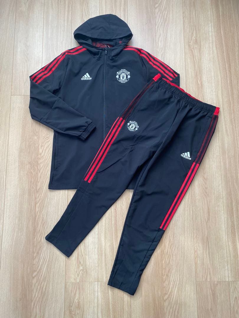 21-22 マンチェスターユナイテッドプレゼンテーションスーツ　未使用品　セット 21-22 マンチェスターユナイテッドプレゼンテーションスーツ 未