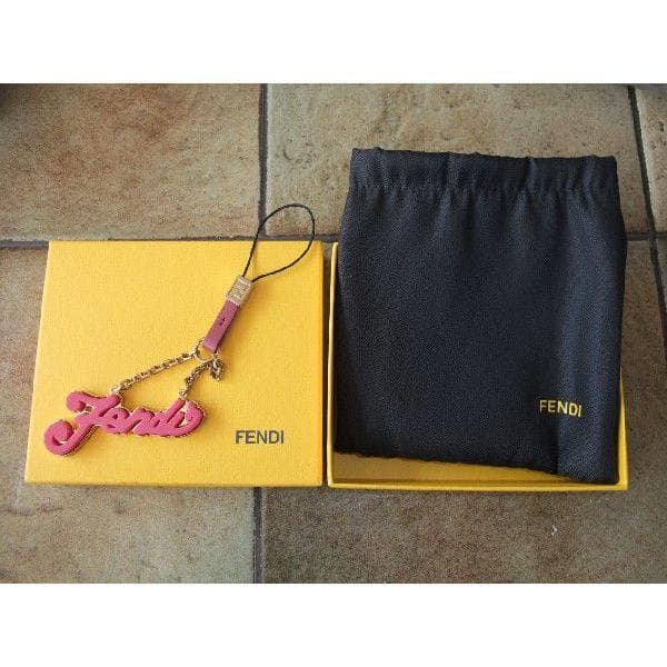 フェンディFendi ピンクロゴチャーム FORTGASGNV_COM_BR