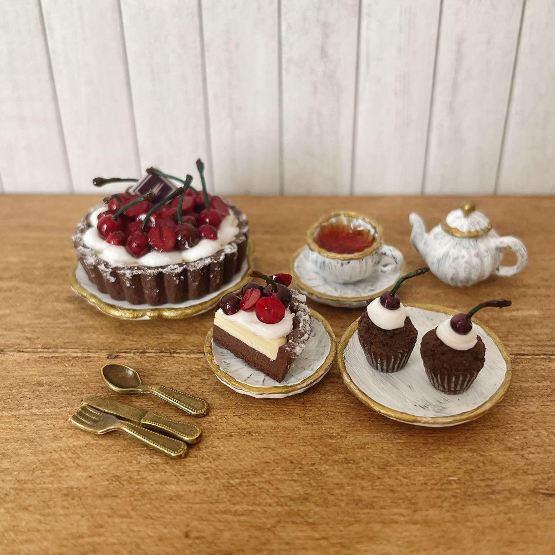 ダークチェリーのタルトとカップケーキのセット ミニチュアスイーツ