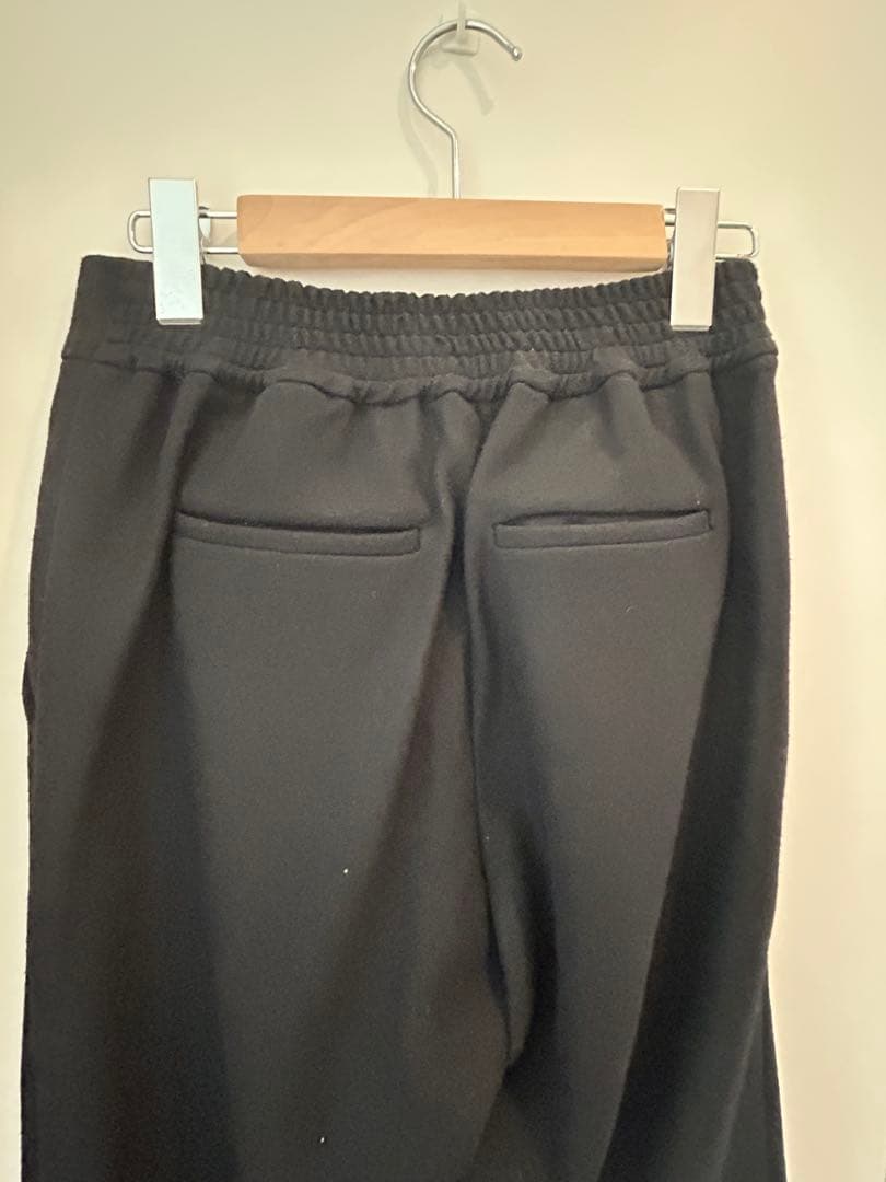 ブラック スリムフィットパンツ