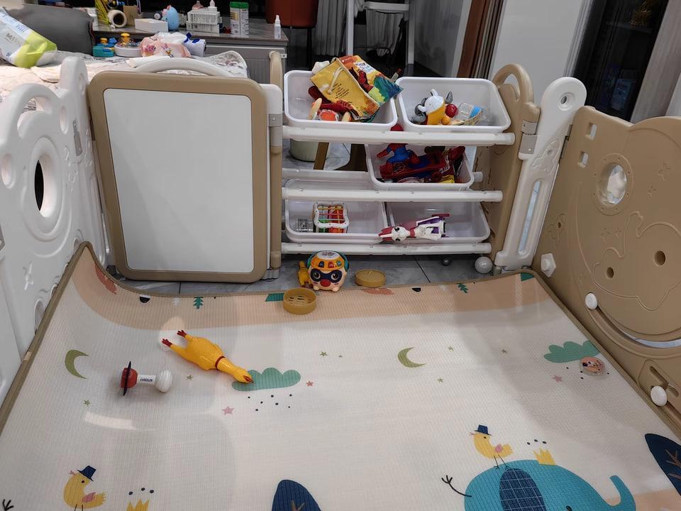 ホワイトプラスチック製ベビーサークル