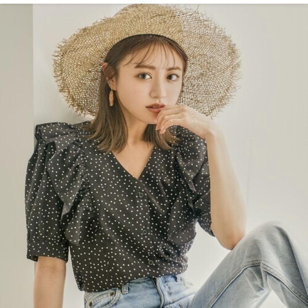 GRL ドット柄ラッフルVネックブラウス kn18 - メルカリ