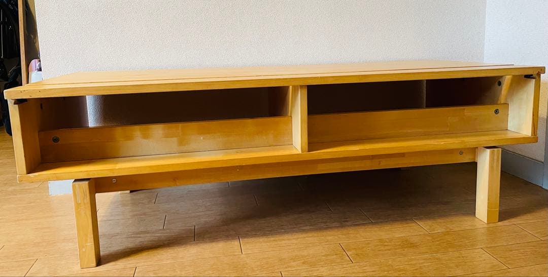 ナチュラルウッドのシンプルなテレビ台目立った傷や汚れなし