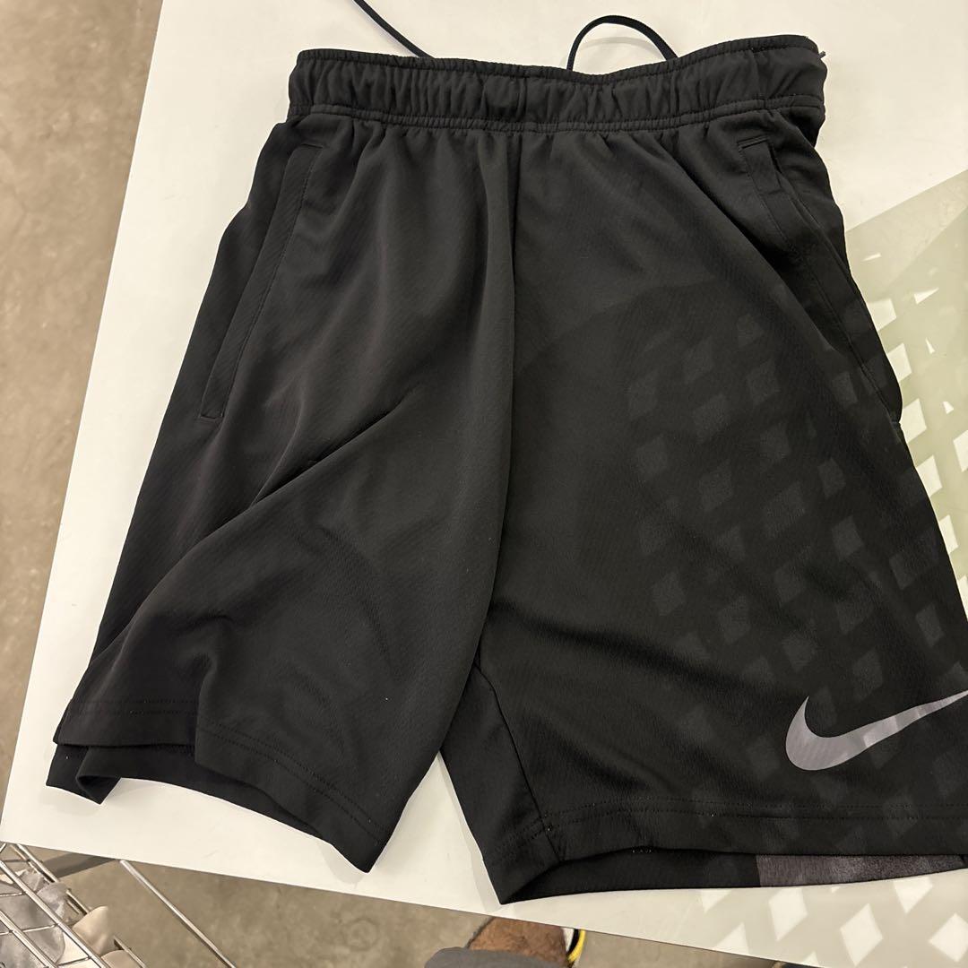 Nike ブラック ショートパンツ - メルカリ