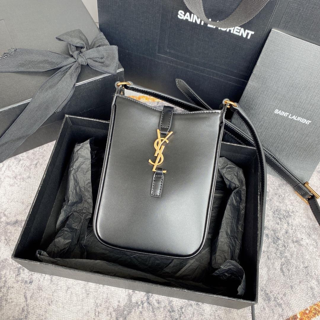 SAINT LAURENT ブラックショルダーバッグ