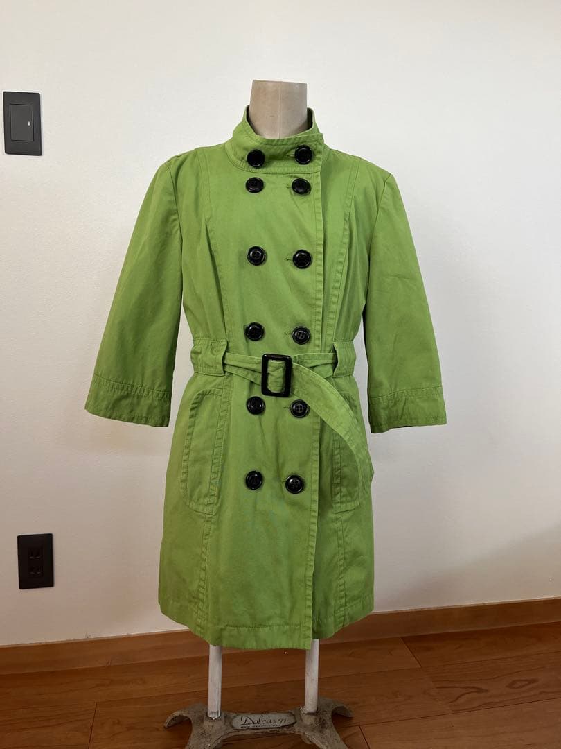 グリーン トレンチコート 黒ボタン