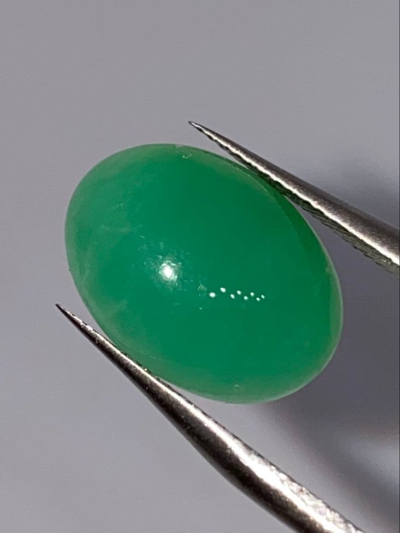 天然ひすい ジェイダイド 4.868 ct 緑色 ルース目立った傷や汚れなし
