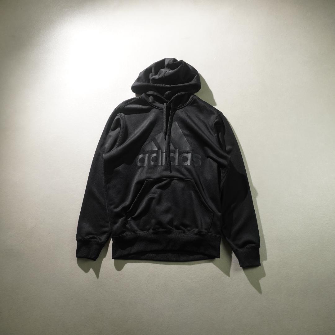 adidas ロゴプリントフーディーパーカー 光沢 ブラック/VW453 5,900円