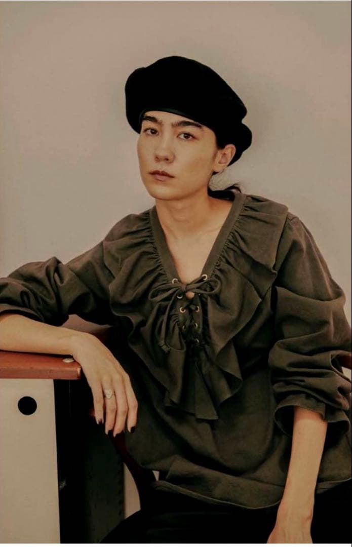 freada フリルレースアップブラウス　黒チャコールグレー　フリーサイズ