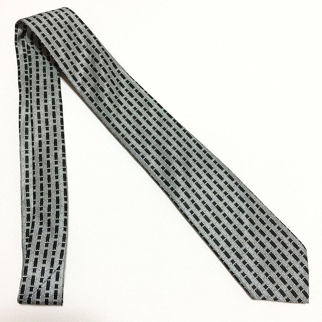 未使用級 エルメス HERMES ネクタイ シルク グレー ブラック H柄 未使用級 エルメス HERMES ネクタイ シルク グレー ブラック H柄