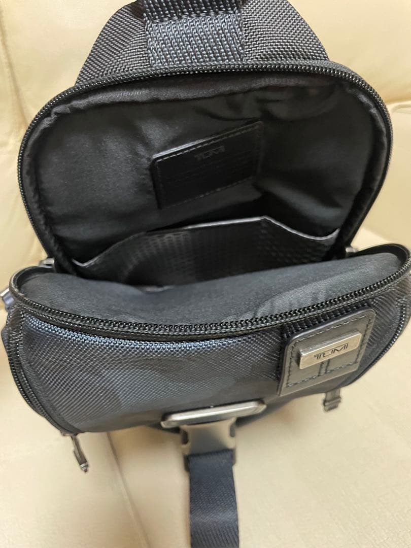 TUMI ボディバッグ スリングバック ネイビー迷彩 TUMI ボディバッグ スリングバック ネイビー迷彩