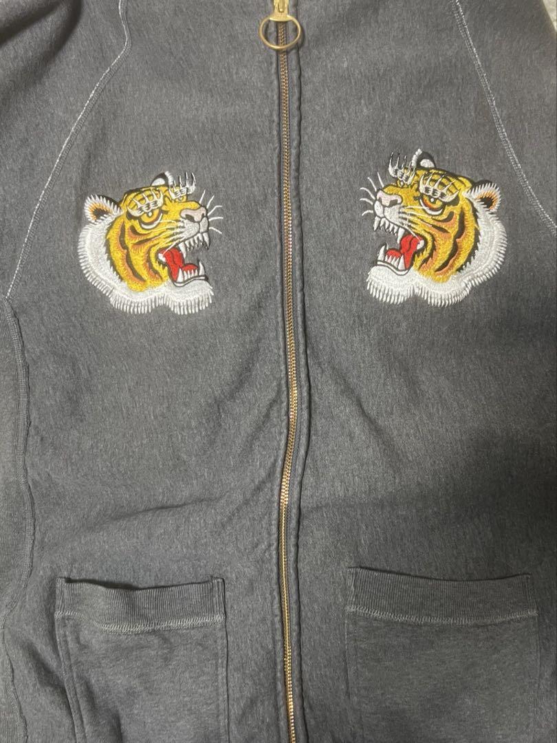 お歳暮 人気 オシャレ EVISU グレー 虎の刺繍 サイズ44 パーカー トップス