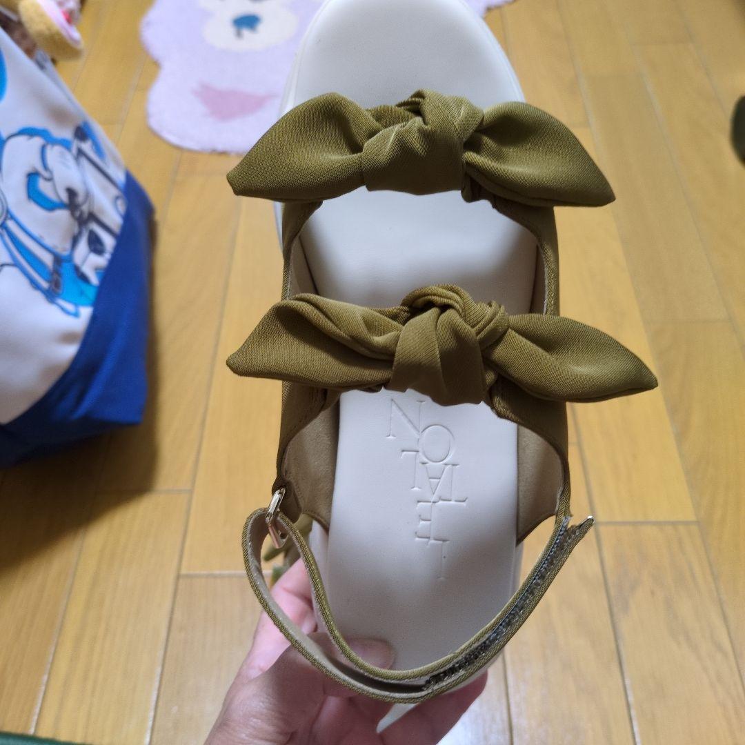 ベイクルーズオリーブ色リボン付きフラットサンダル