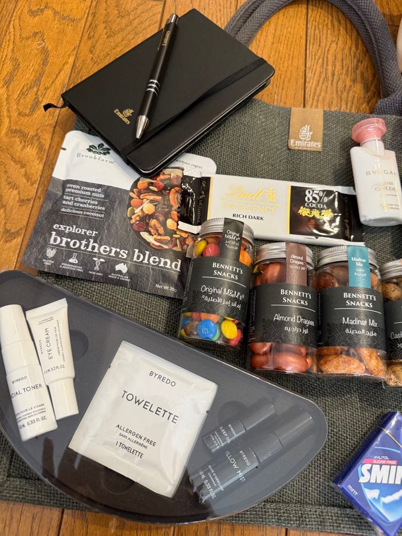 エミレーツ航空 ファーストクラス アメニティ お菓子等 ブルガリ エミレーツ航空 ファーストクラス アメニティ お菓子等 ブルガリ