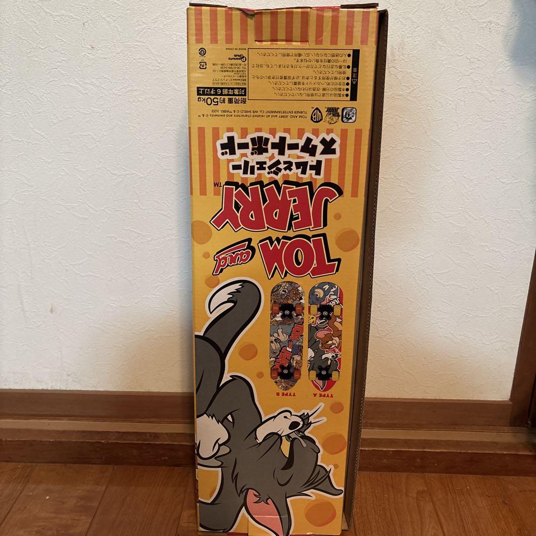 トムジェリのスケボー