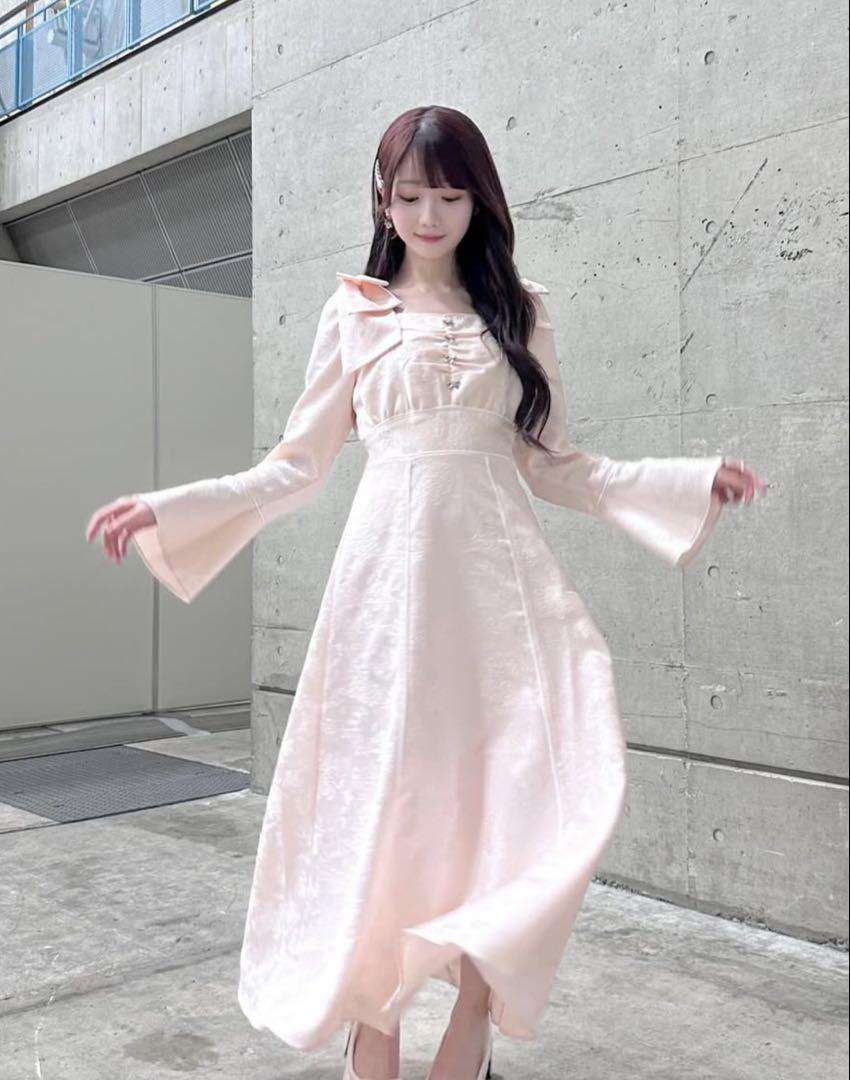 Rosé Muse shoulder ribbon jacquard dress