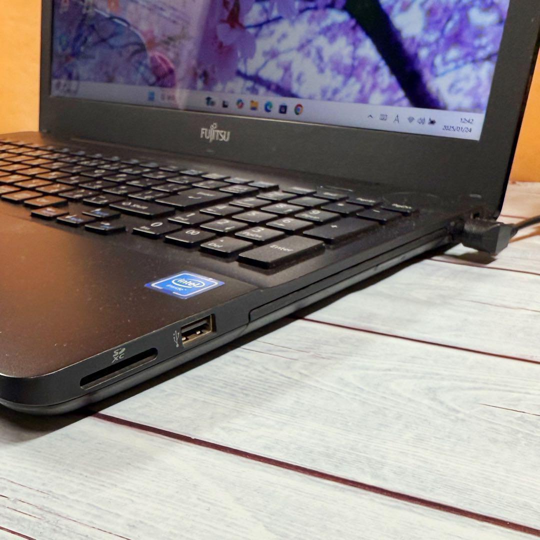 超美品富士通ノート暴速起動 高性能Celeron＋新品メモリ8GB Webカメラ Amazon.co.jp: 【整備済み品】 FUJITSU 富士通 LIFEBOOK A574