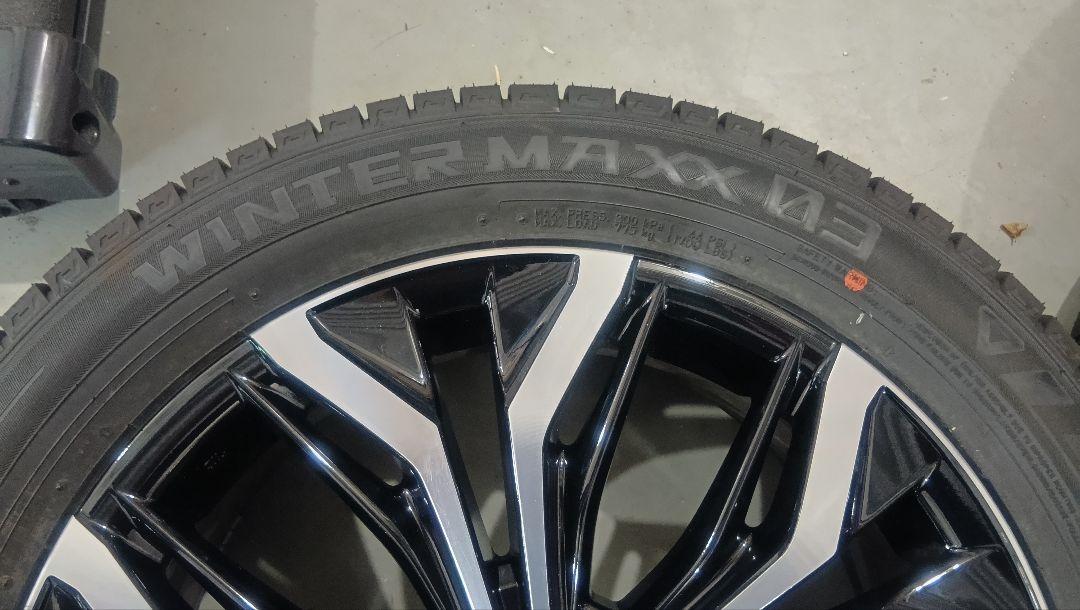 クラウンクロスオーバー　冬タイヤ225/55R19 タイヤ・ホイールセット　４本