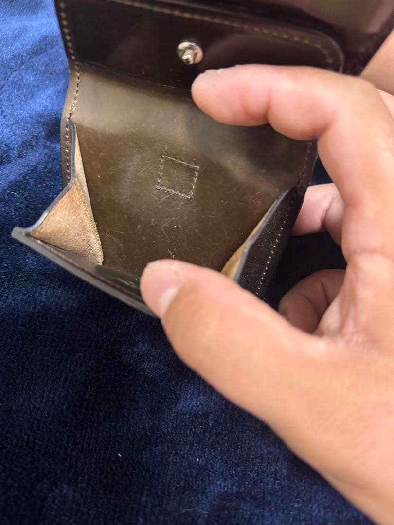 ブラウン 二つ折り財布目立った傷や汚れなし