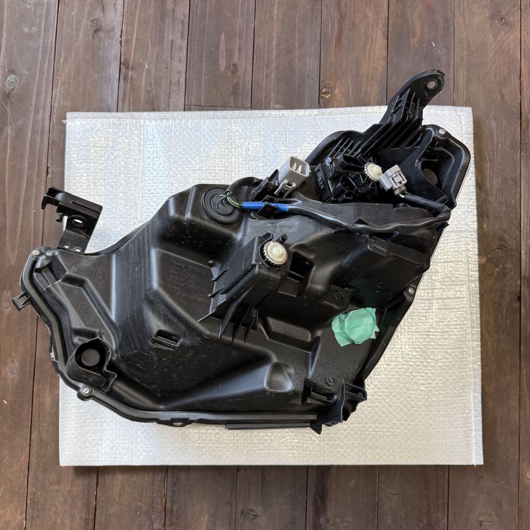 【ジャンク品】ダイハツ LA350S ミライース ヘッドライト