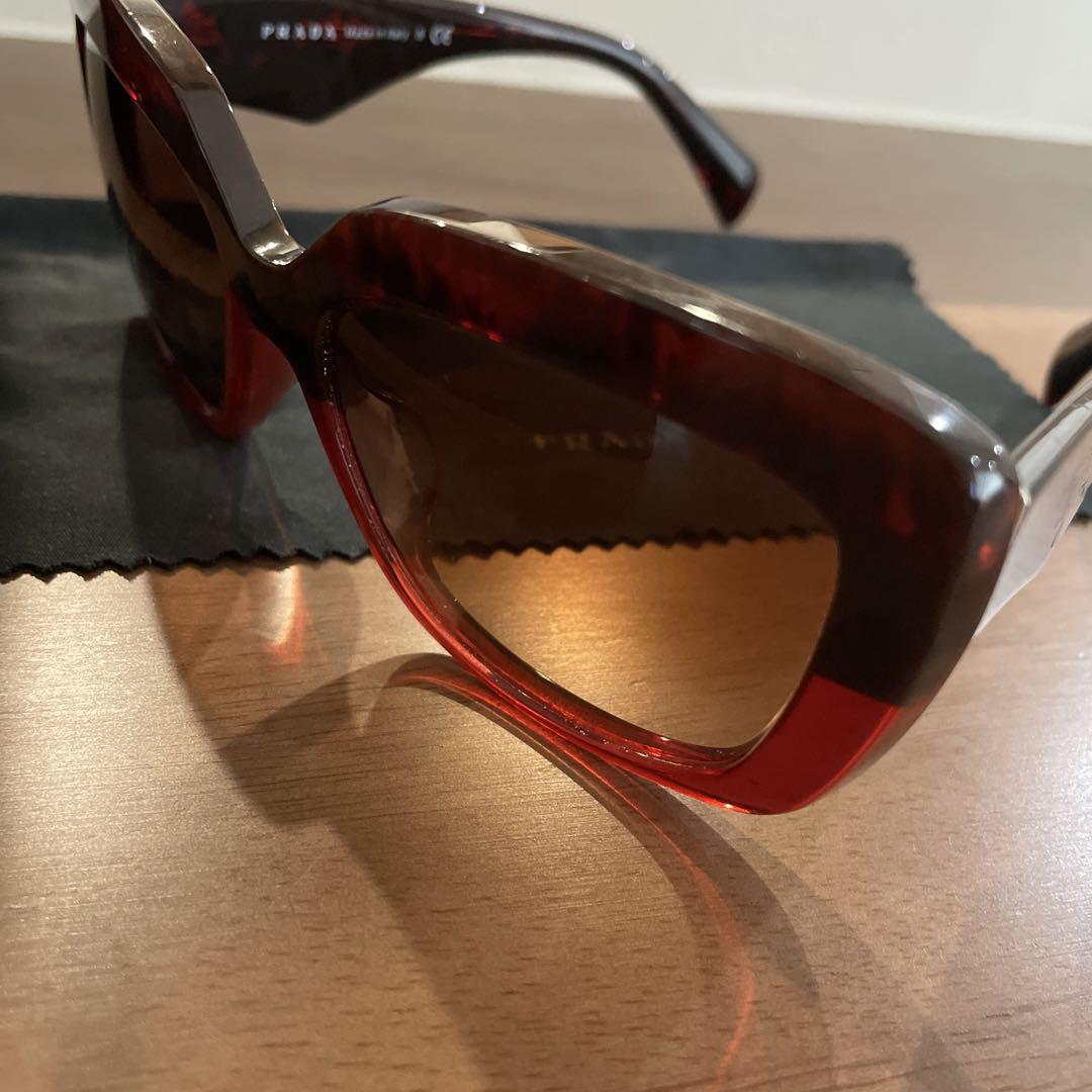 PRADA グラデーションレンズ サングラス