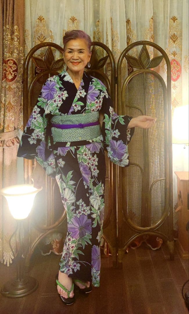 浴衣【商品番❦0079❦】青色花、 黒地に紫と緑の花柄 浴衣 単品