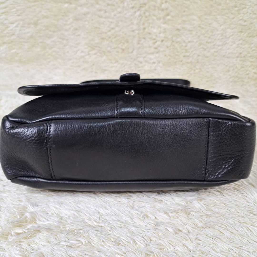 極美品　SEEKAER メッセンジャーバッグ　レザー　ブラック