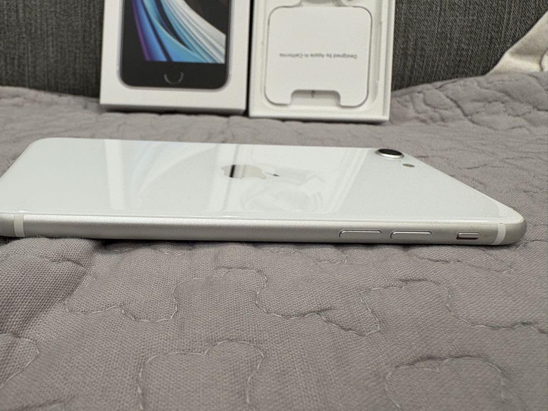 iPhone SE 第二世代　128GB 美品　ホワイト　白