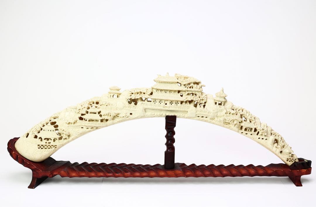 人気特価激安 ⭕️希少! 象牙風 彫刻 練物 牙彫刻 細密彫刻 象形置物
