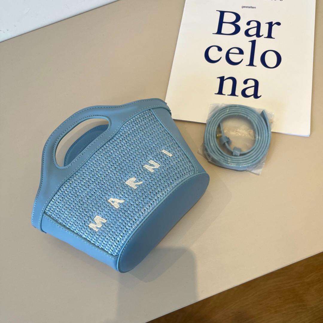 MARNI 水色 かごバッグ ハンドル付き