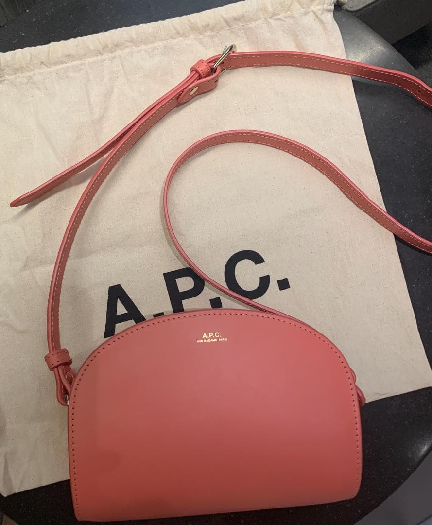 A.P.C ハーフムーンショルダー DEMILUNEMINIピンク | givebacktickets.com