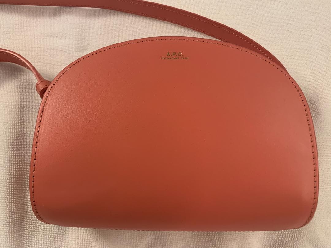 A.P.C ハーフムーンショルダー DEMILUNEMINIピンク | givebacktickets.com