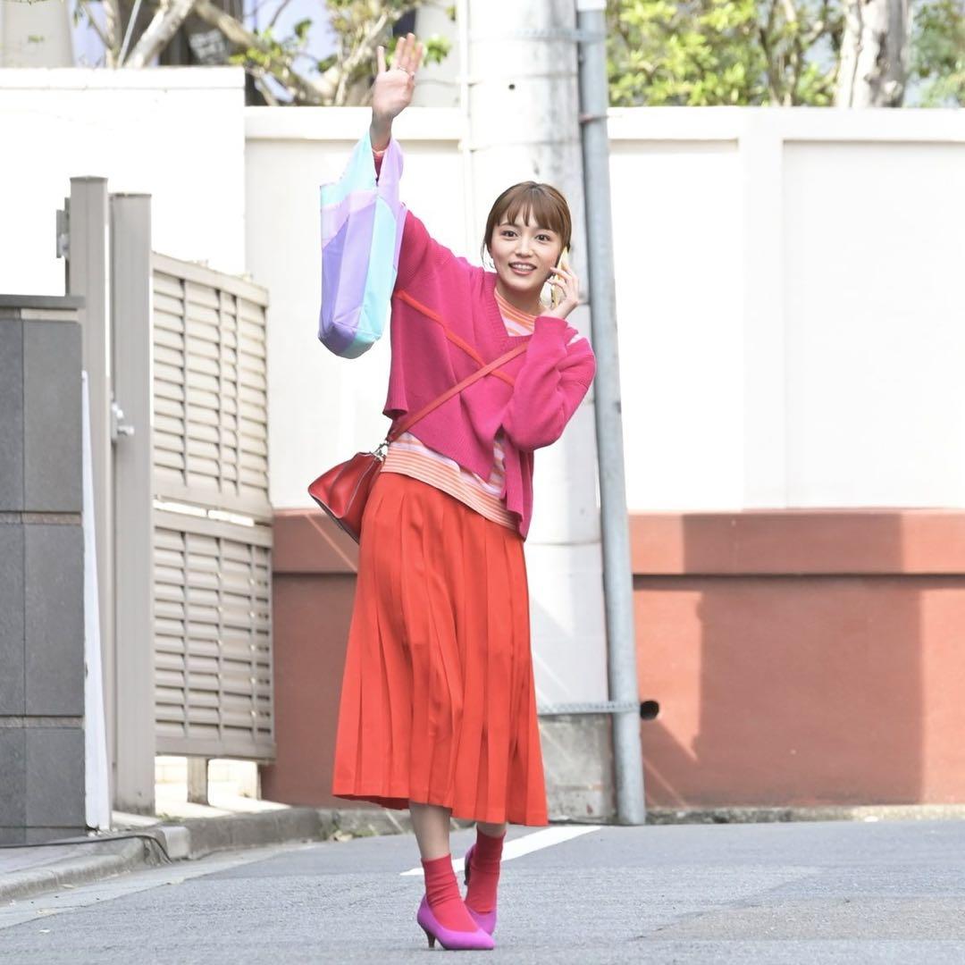 最大10%OFFクーポン BLUE CIEL 美品】LE 赤 川口春奈 ロングスカート プリーツスカート スカート