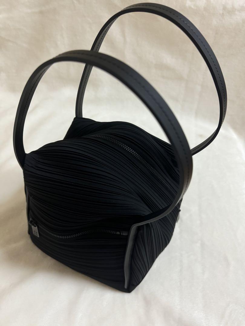 PLEATS PLEASE トート型プリーツバッグBIAS PLEATS BAG - メルカリ