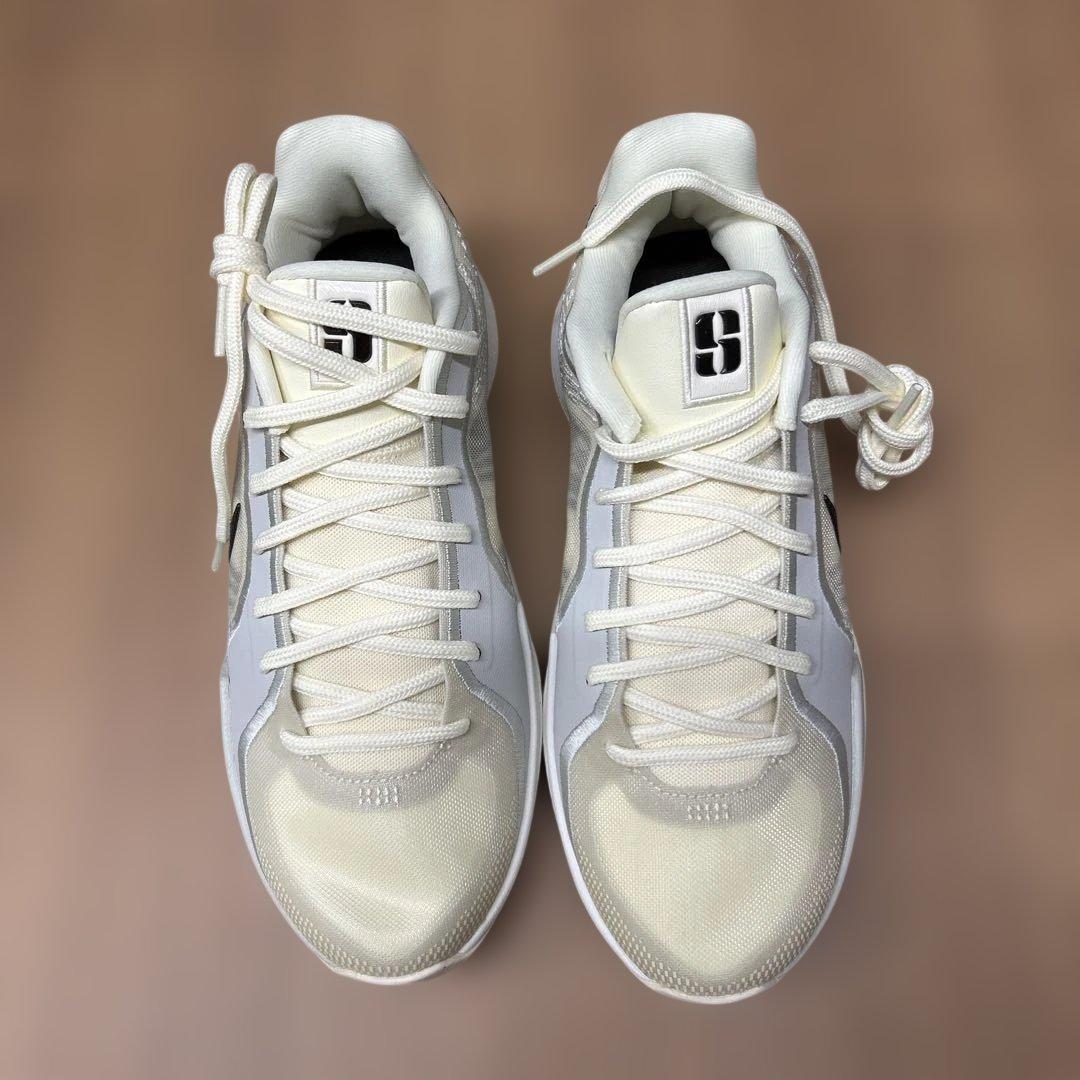 ホワイト バスケットボールシューズ（535）