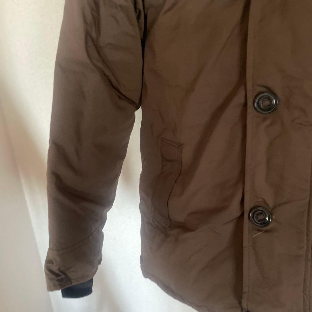 カナダグースブラウン ダウンジャケット ボタン留め フード付き カナダグースブラウン ダウンジャケット ボタン留め フード付き