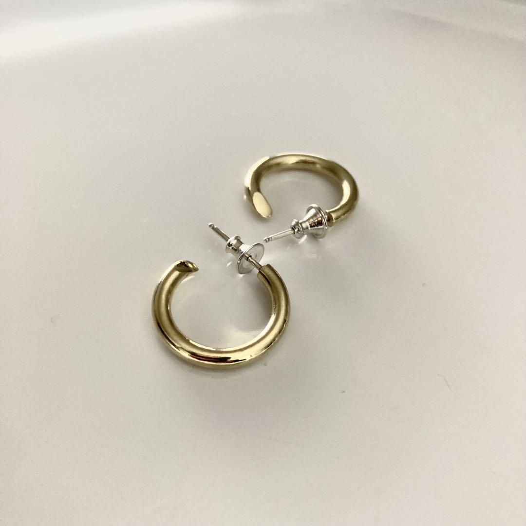ゴールドカラー　両耳　21mm フープピアス　シルバー925