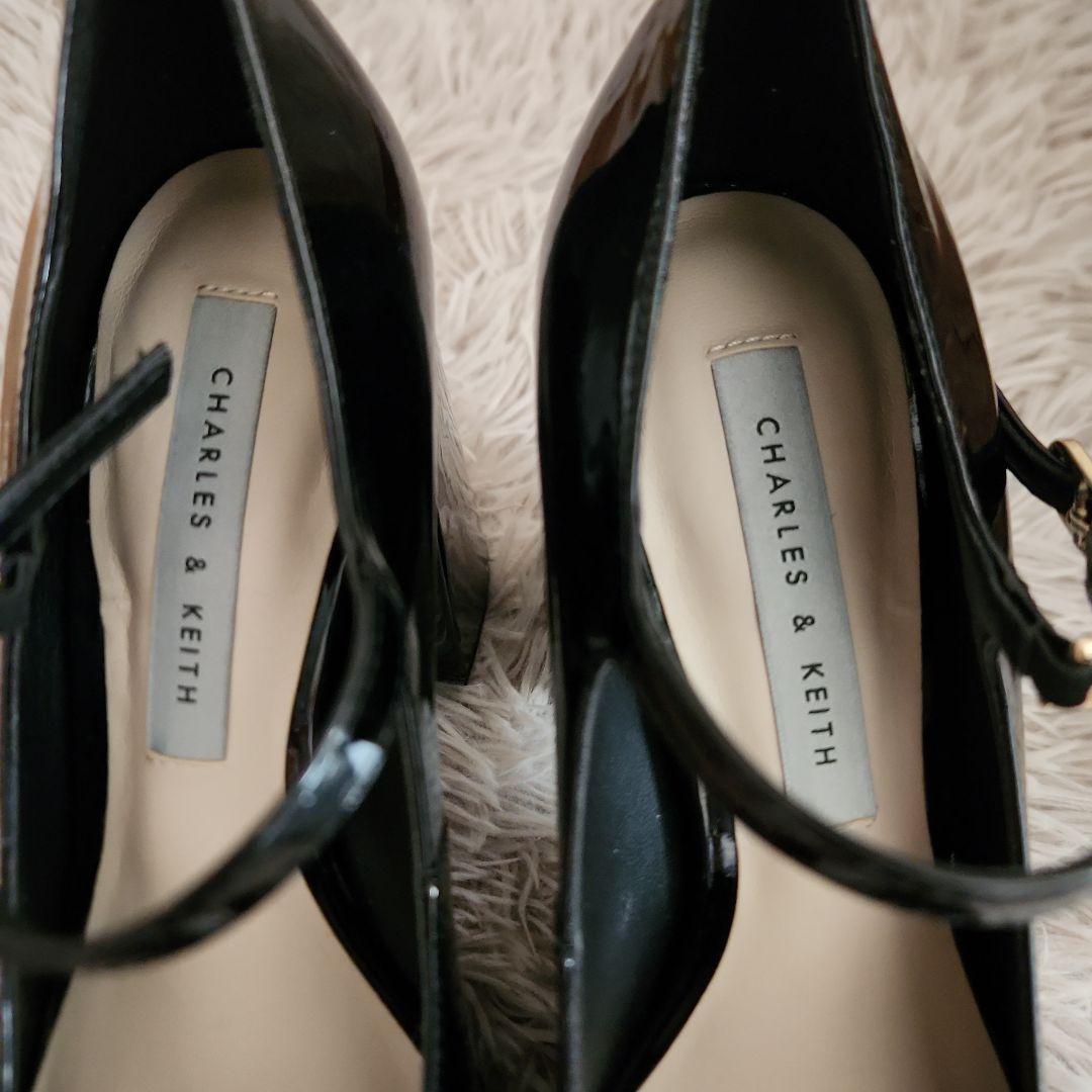 CHARLES&KEITH パテント プラットフォームアンクルストラップパンプス
