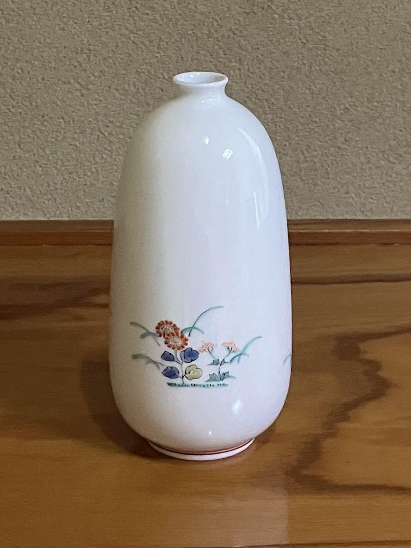 伊万里焼　酒井田柿右衛門　秋草　花瓶 伊万里焼 酒井田柿右衛門 秋草 花瓶