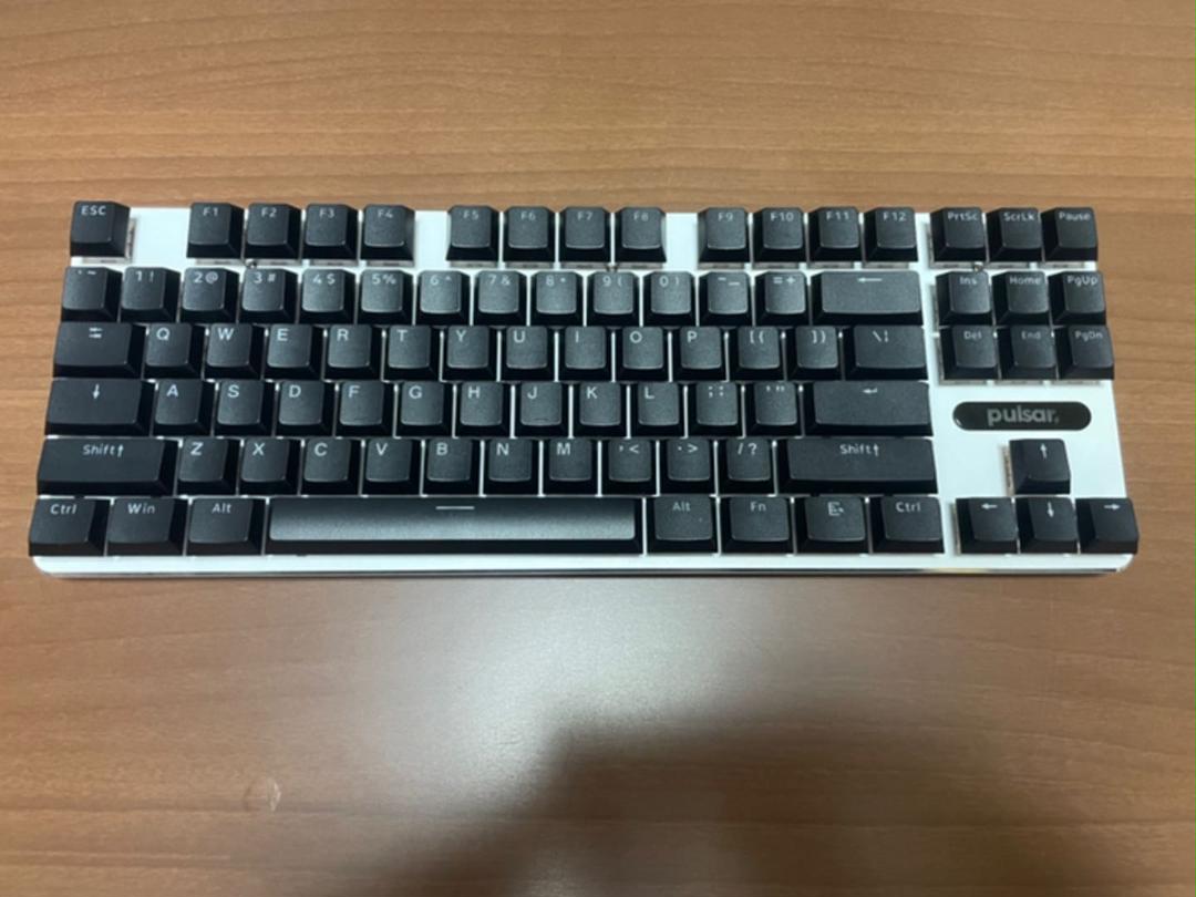 Pulsar カスタムゲーミングキーボード