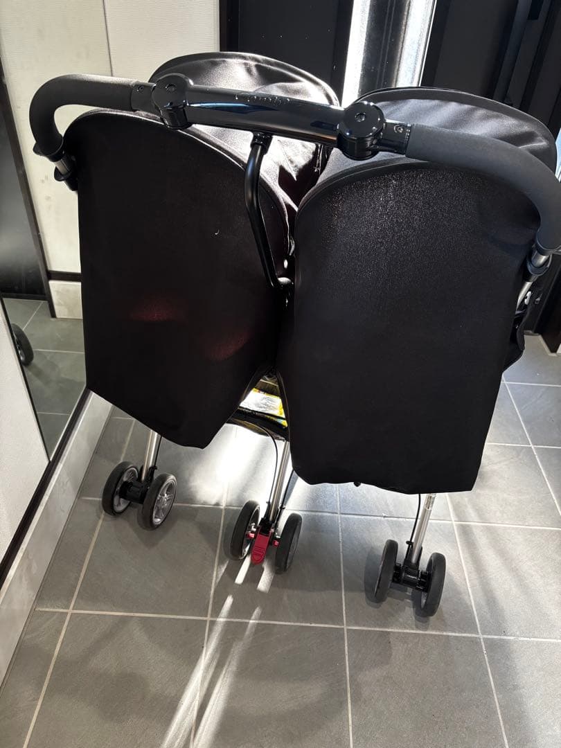 Combi ツインスピン ブラック 二人乗りベビーカー Combi ツインスピン ブラック 二人乗りベビーカー