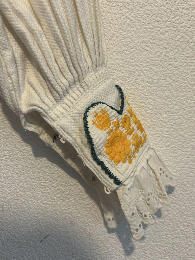 ローマニア製ヴィンテージ刺繍ブラウス トップス ローマニア製ヴィンテージ刺繍ブラウス トップス - メルカリ